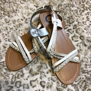 NWT BY GUESS WHITE SPARKLY SANDALS SIZE 8M